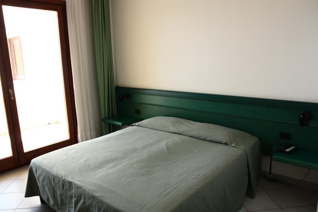 Hotel Miralonga La Maddalena  Bagian luar foto